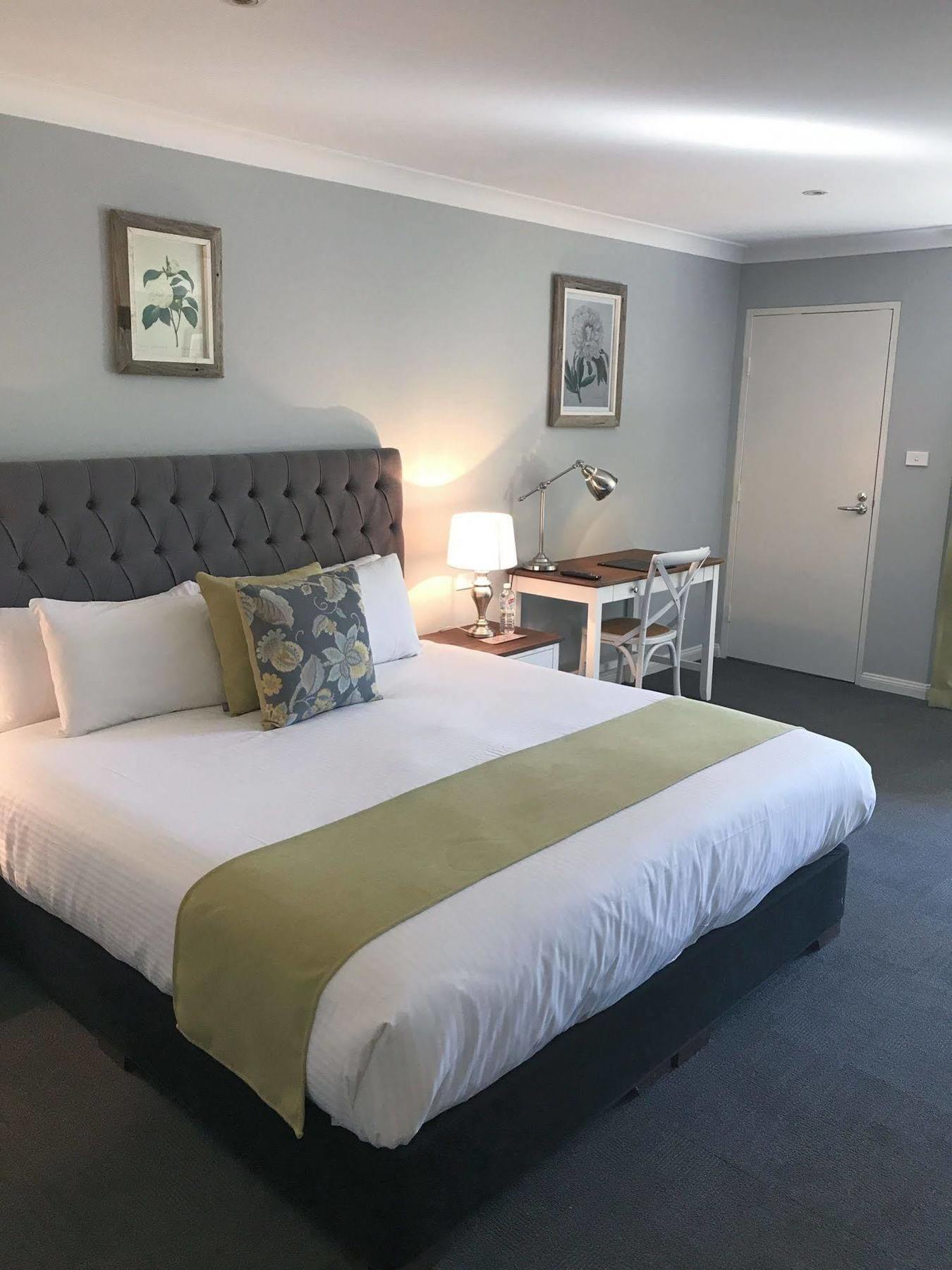 Camden Valley Inn Екстер'єр фото
