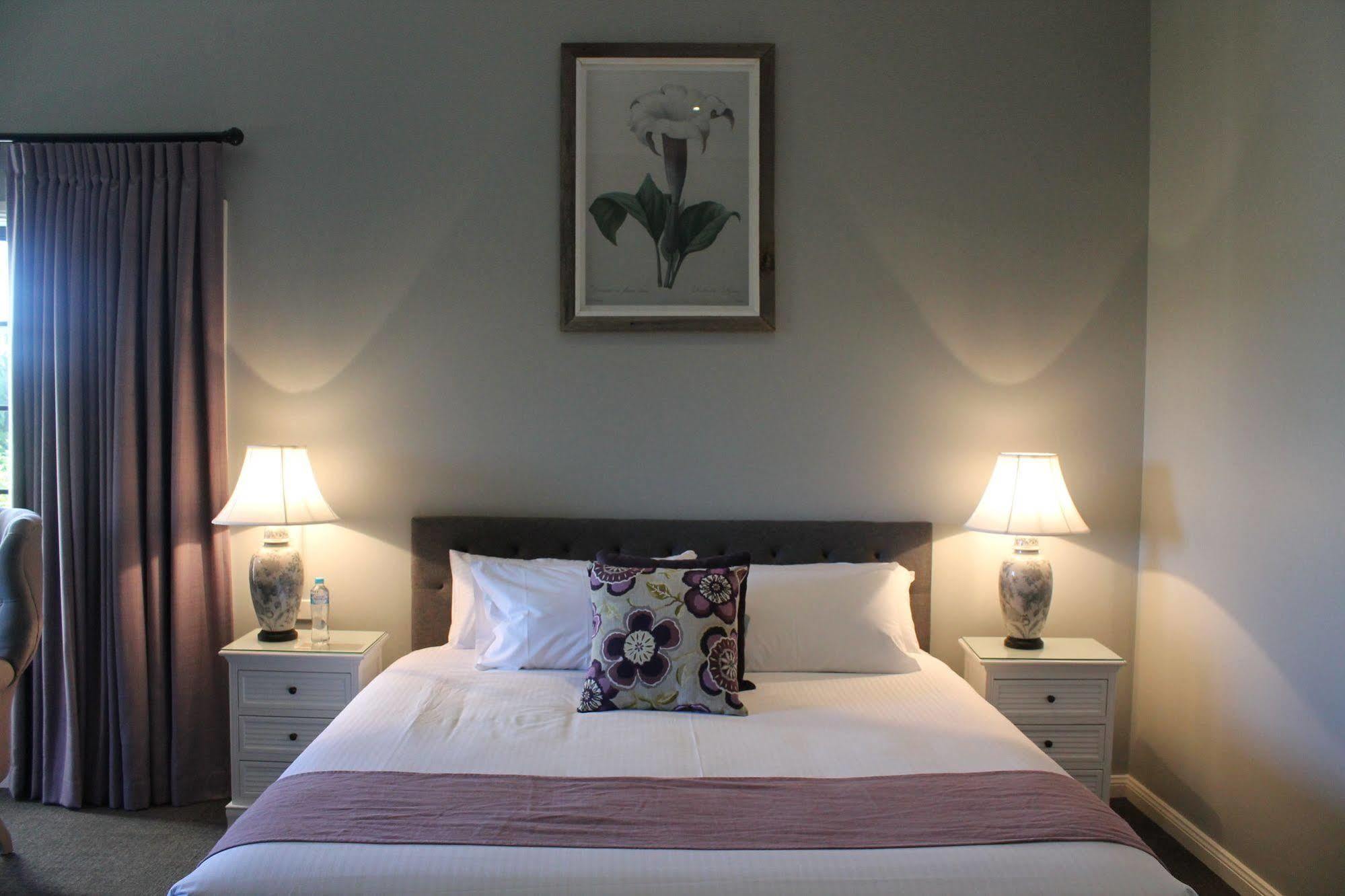 Camden Valley Inn Екстер'єр фото